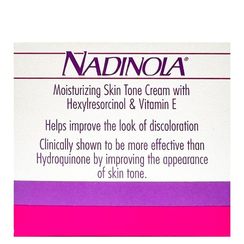 Nadinola contient vitamine E et hexylrésorcinol pour nourrir et éclairer la peau.