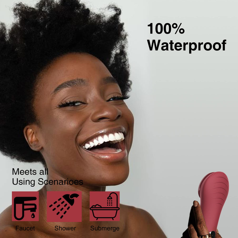 Brosse visage NågaCoola CLIE étanche et rechargeable pour une routine durable.