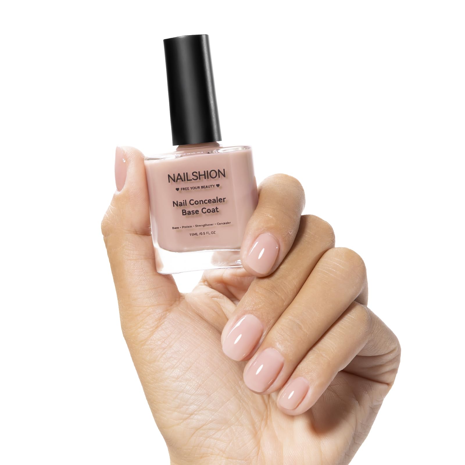 Nailshion base correctrice illuminante corrige les imperfections et éclaircit les ongles.