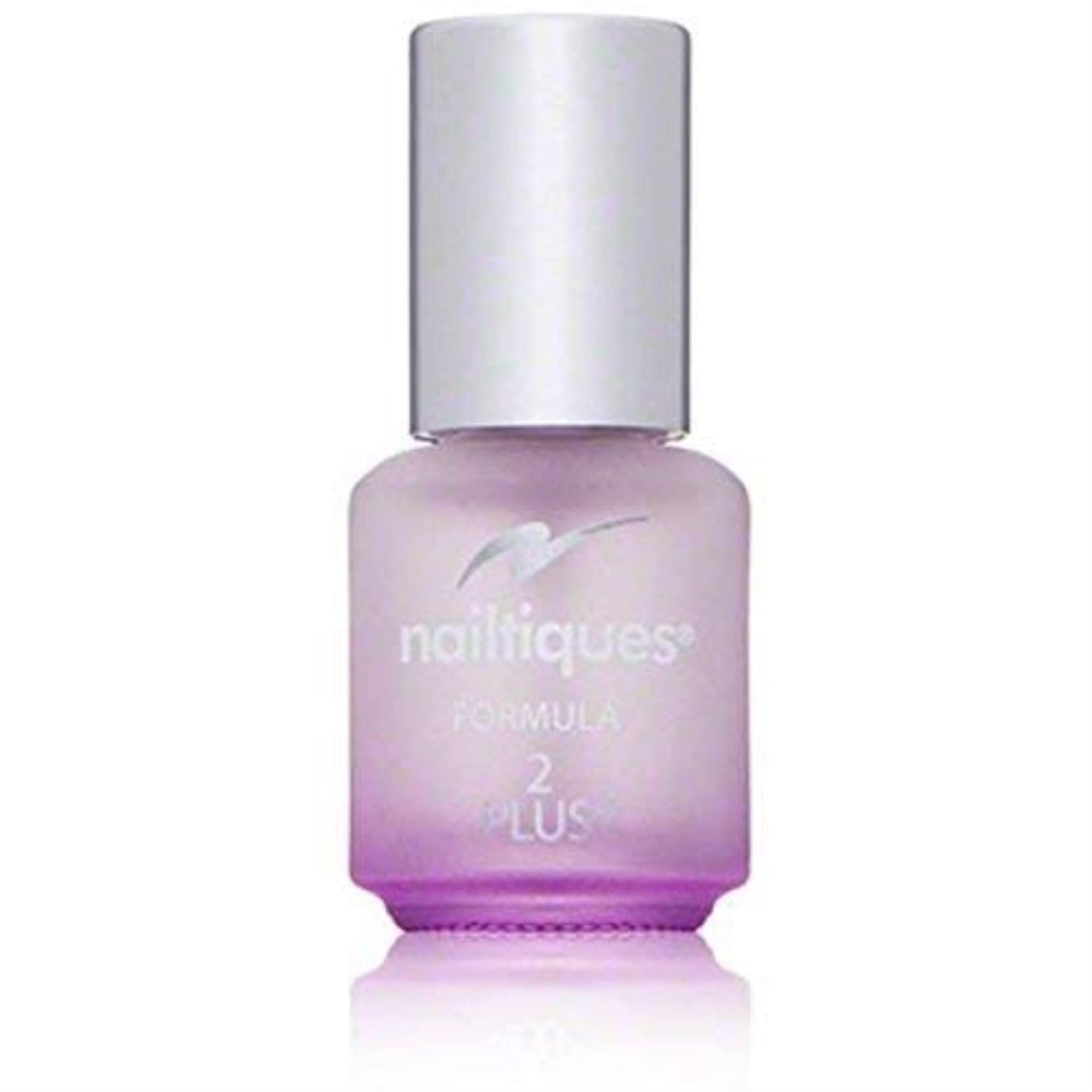 Nailtiques Formule 2 Plus en cours d’application rapide pour une finition durable.