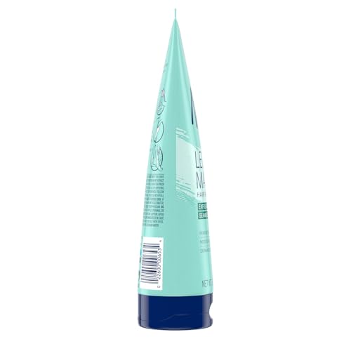 Application du masque sur les jambes pour épilation et exfoliation.