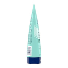 Application du masque sur les jambes pour épilation et exfoliation.