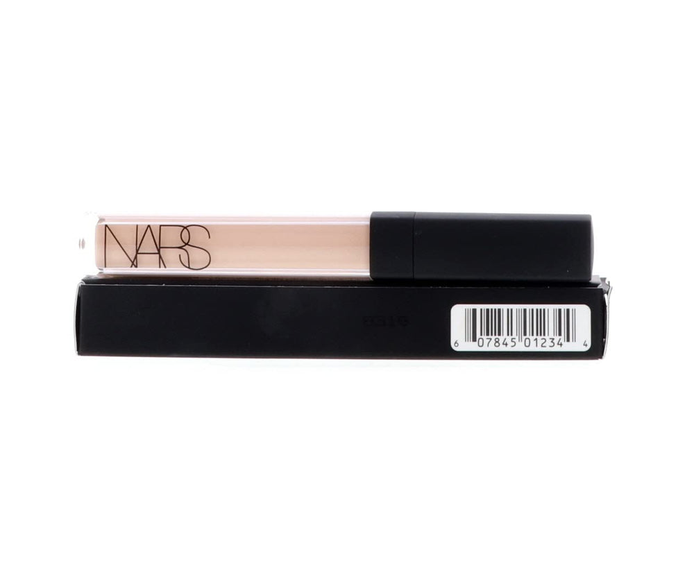 Finition lumineuse NARS illuminant le regard en douceur.