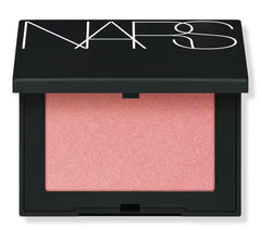 NARS Orgasm, poudre rechargeable, couleur pêche rosée avec reflets dorés pour un éclat quotidien.
