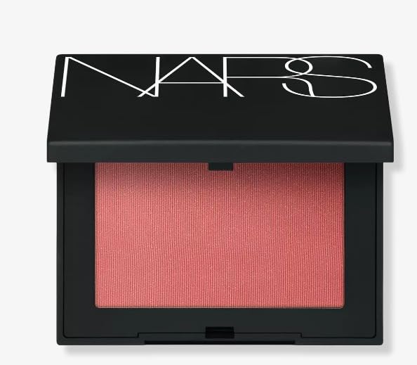 NARS Blush Torrid dans une palette rechargeable pour une couleur chaude et lumineuse.