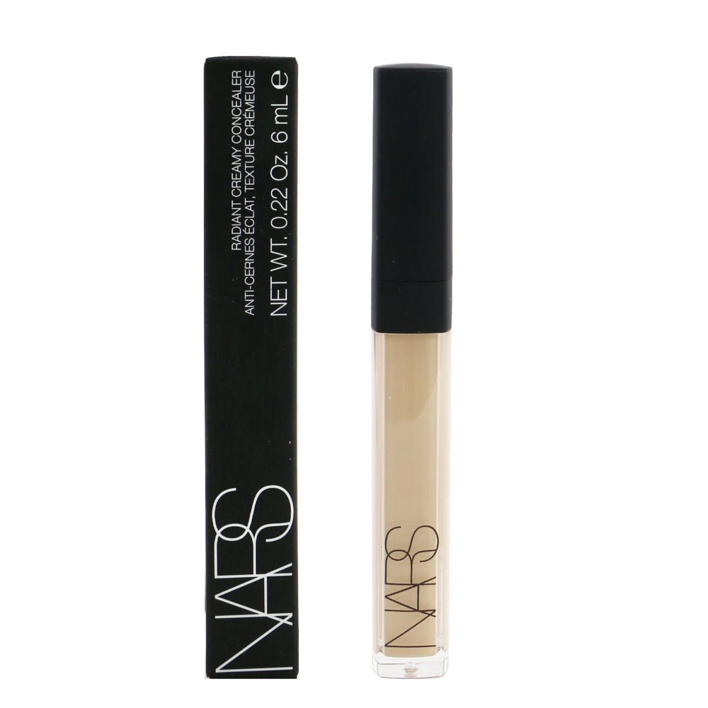 NARS correcteur creme eclatant applique sous les yeux, reduit l apparence de fatigue.