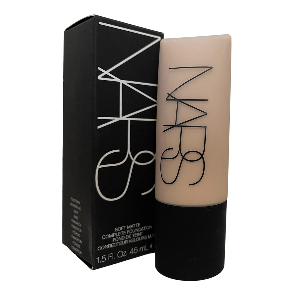 Texture légère du fond de teint NARS pour une couvrance naturelle.