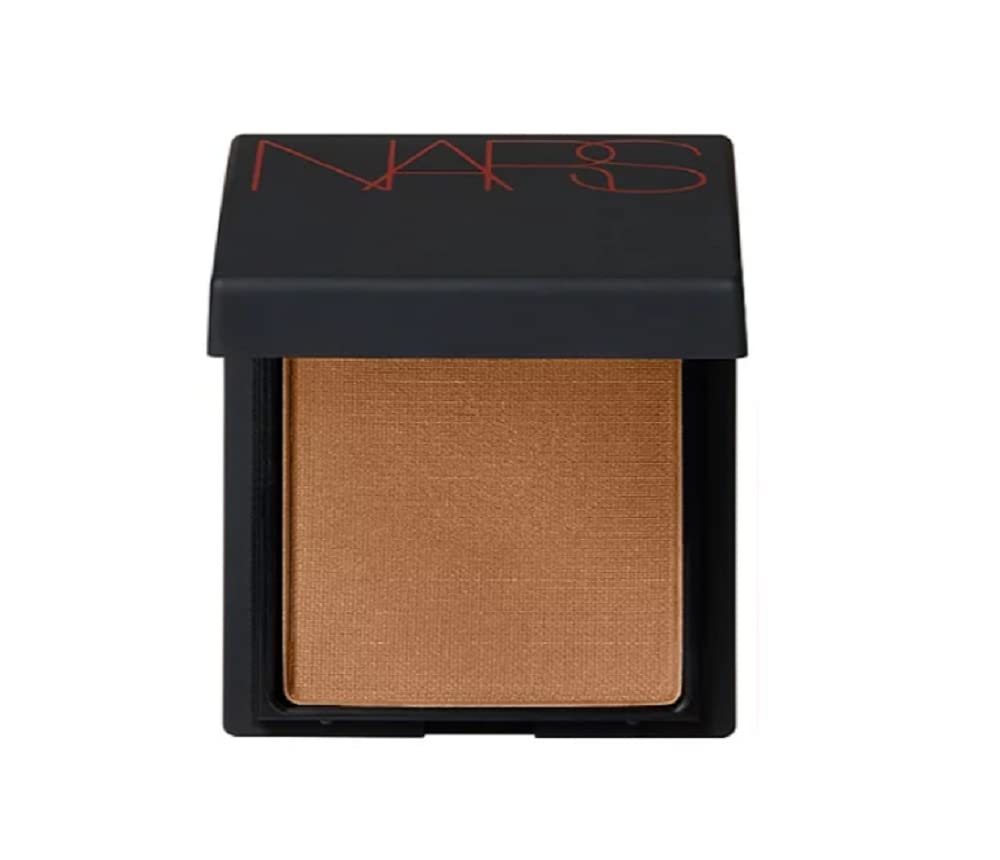 Laguna Mini de NARS offre une application légère et durable du bronzage.