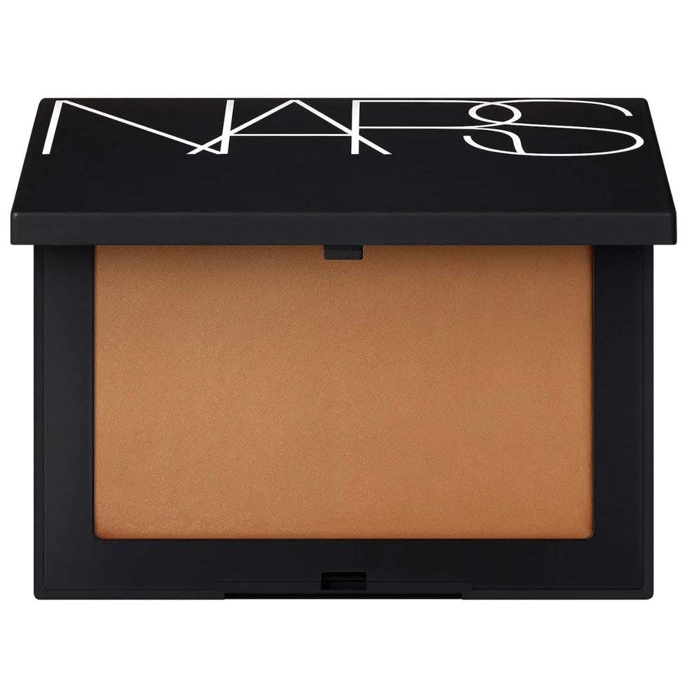 NARS Laguna: poudre bronzante compacte pour un teint naturel, idéale en voyage.