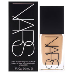 Fond de teint NARS Light Reflecting Patagonia – bouteille élégante pour une application précise.