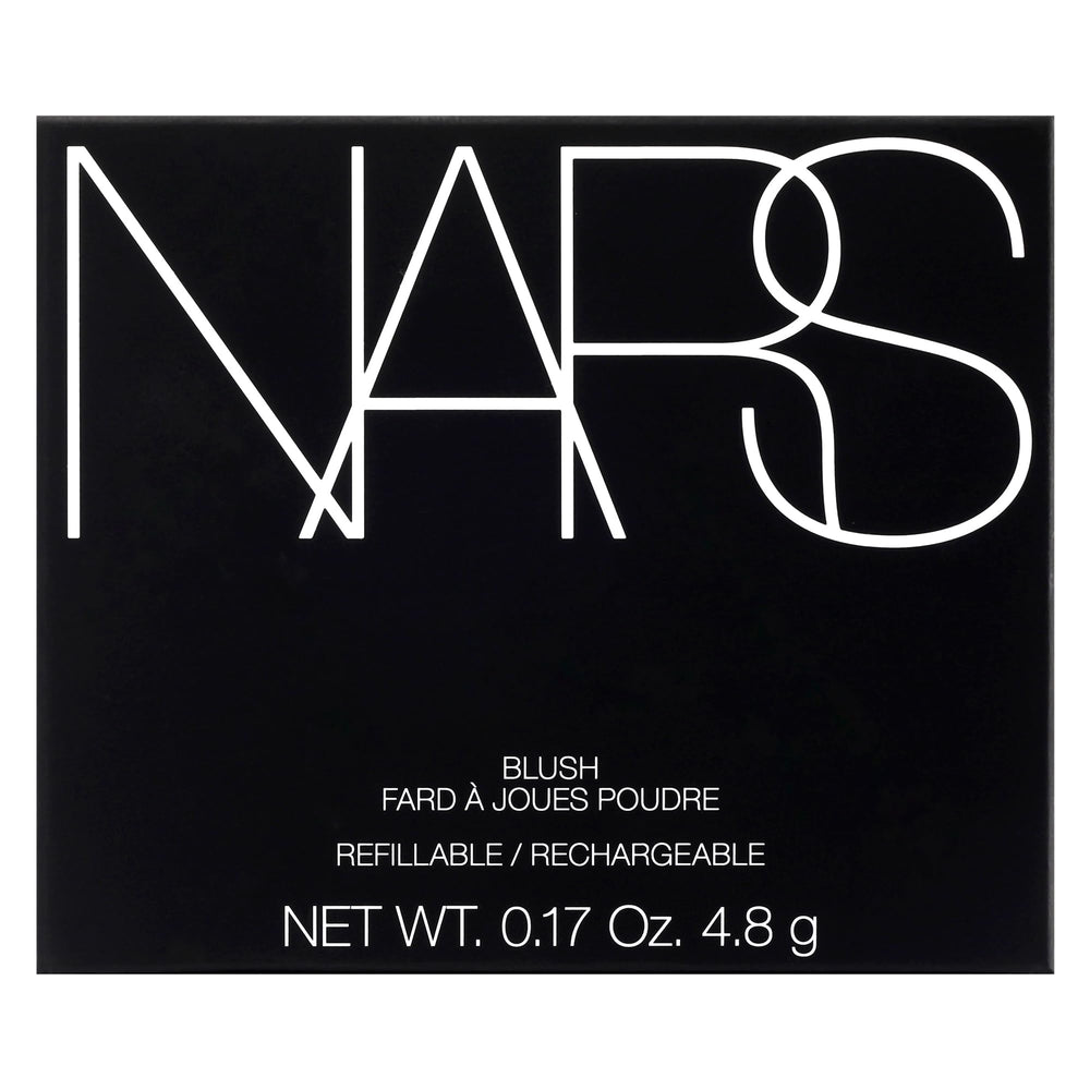 Application douce de NARS Orgasm sur les joues pour un teint frais.