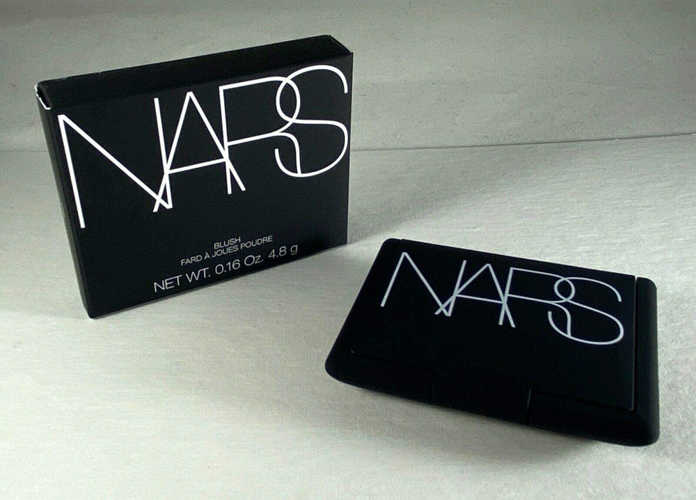 NARS Orgasm blush emballage édition Noël, packaging luxe et glamour discret.