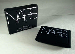 NARS Orgasm blush emballage édition Noël, packaging luxe et glamour discret.