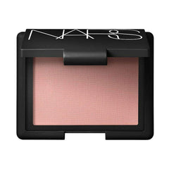 NARS Orgasm blush gros plan sur reflets dorés et nacres chaudes.