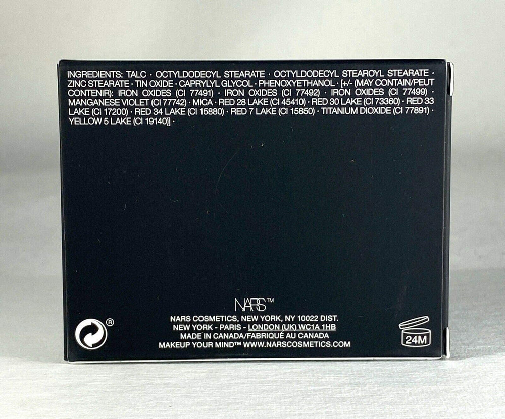 NARS Orgasm blush texture poudre légère qui se fond facilement.