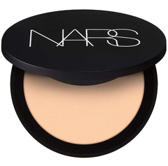 Poudre NARS Soft Matte Advanced Perfecting Creek : fini mat durable et tenue longue durée.