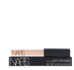 NARS Radiant Creamy Concealer emballage élégant pour le rangement quotidien.