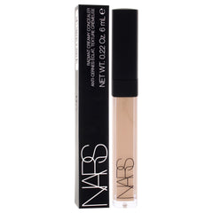 Couvrance naturelle du concealer NARS pour un teint homogène.