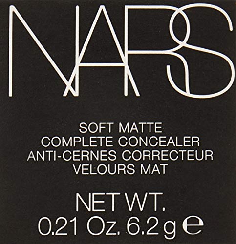 NARS Soft Matte Complete Concealer Chantilly applicateur précis pour camoufler les petites zones.