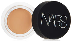 NARS Soft Matte Concealer Cannelle dans son étui, application pratique pour camoufler cernes.