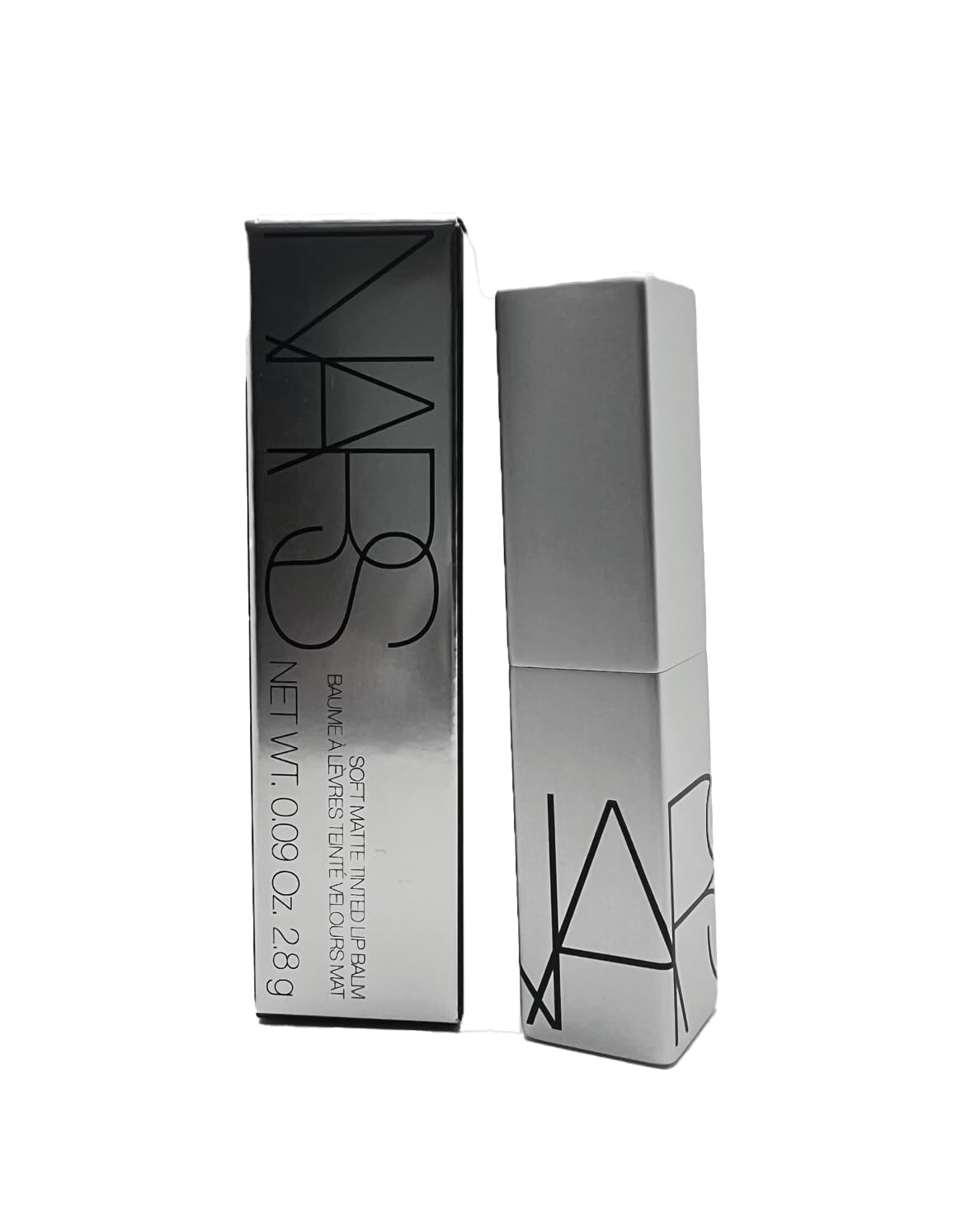 NARS texture soyeuse sur les lèvres et fini léger pour un rendu discret