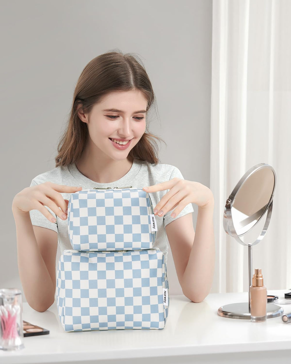 Utilisation polyvalente pour maquillage, câbles et petits accessoires.