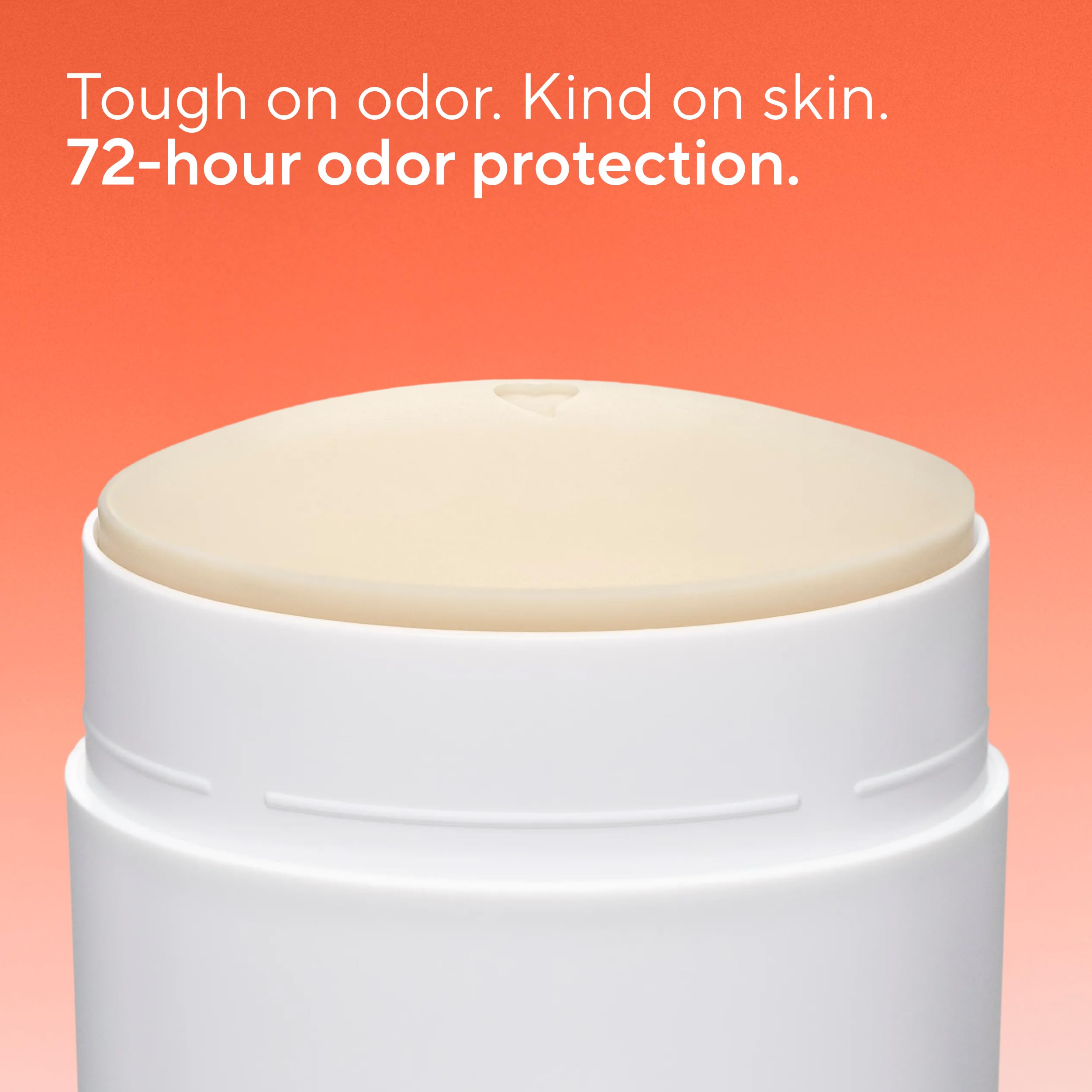 Application matinale du Native Déodorant Citrus et Musc Herbacé pour une fraîcheur durable.