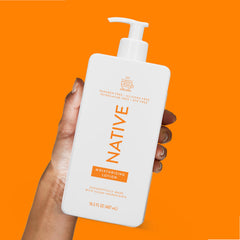 Texture riche de la lotion Native pour une absorption rapide et peau douce