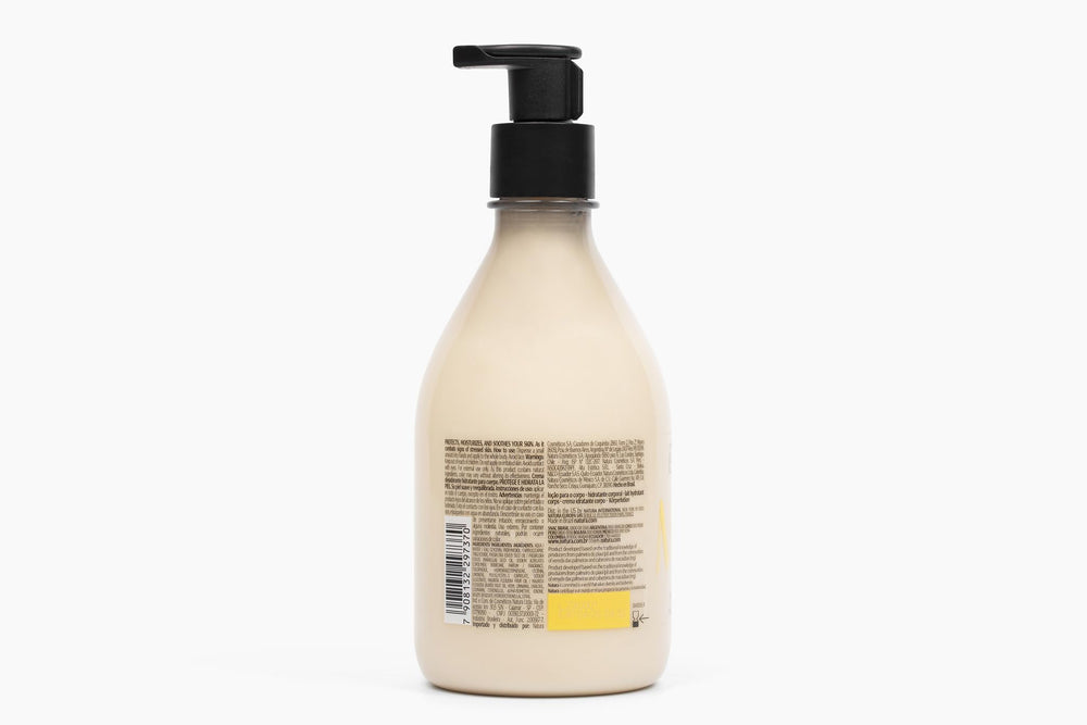 Lotion au Fruit de la Passion – texture crème soyeuse enveloppant la peau.