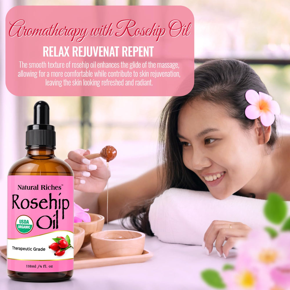 Routine visage avec Natural Riches huile de rose musquée et parfum léger de rose.