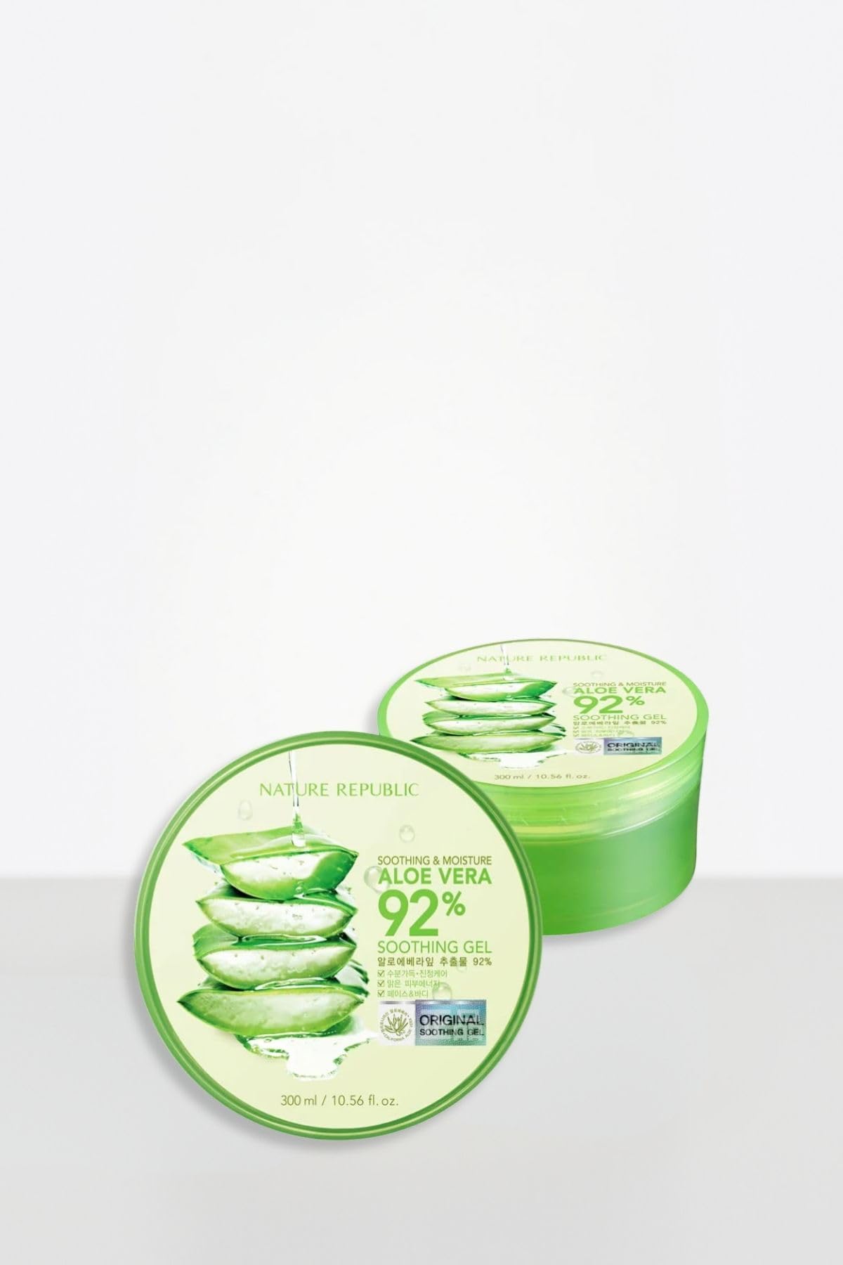 Texture légère du gel Aloe Vera 92% pour visage et corps.