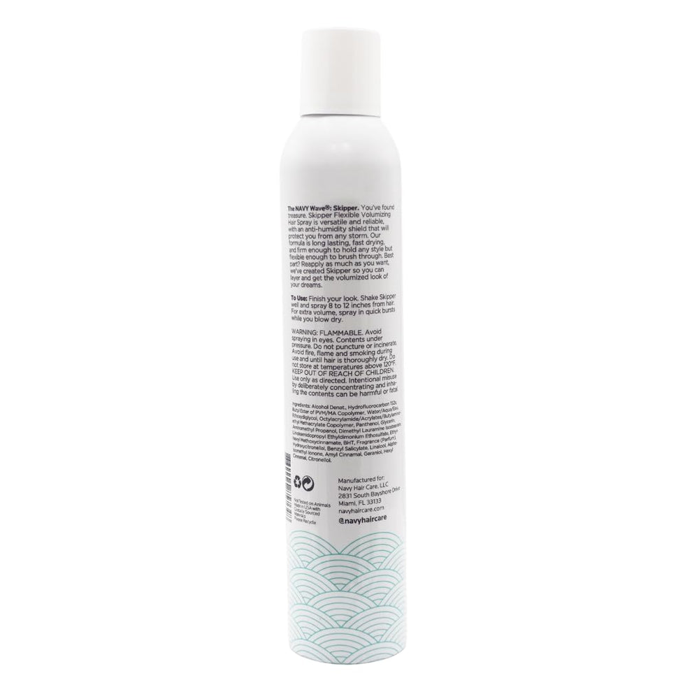 Skipper NAVY HAIR CARE: tenue peignable sans résidus pour coiffage flexible.