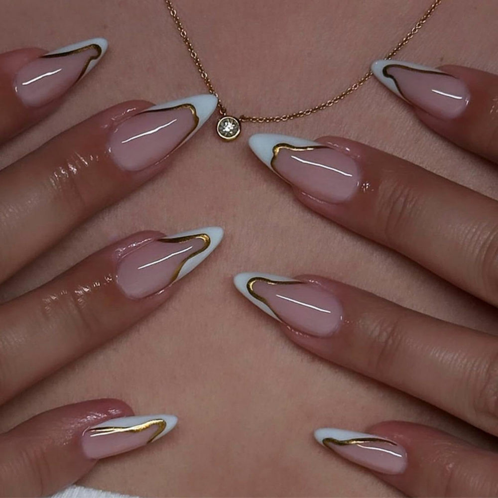 Ongles NBNTGH bout blanc avec ligne dorée pour un style élégant