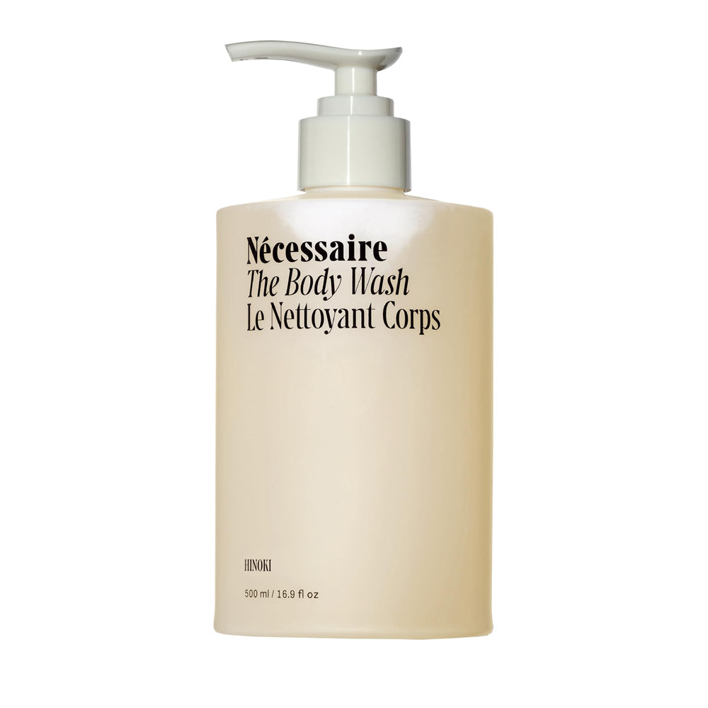 Nécessaire The Body Wash Hinoki, bouteille 500 ml, mousse luxueuse pour peau douce.