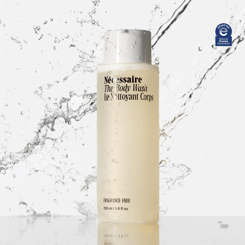 Nécessaire gel-douche-corps-ceramides-niacinamide : soutient la barrière cutanée pendant la douche.