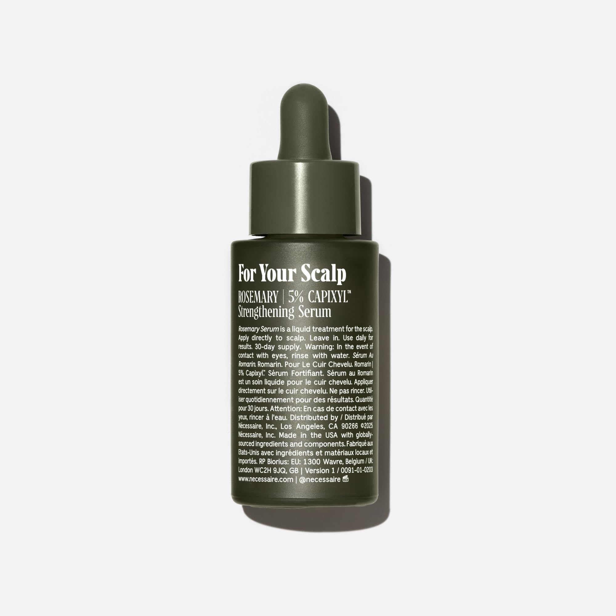 Nécessaire Sérum Romarin - goutte sur cuir chevelu, application précise.