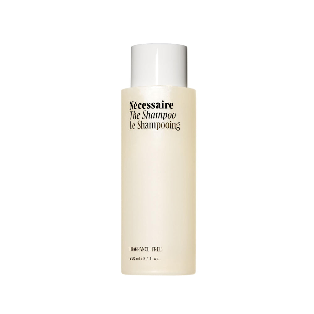 Nécessaire The Shampoo: bouteille recto, soin quotidien doux pour cuir chevelu sensible.