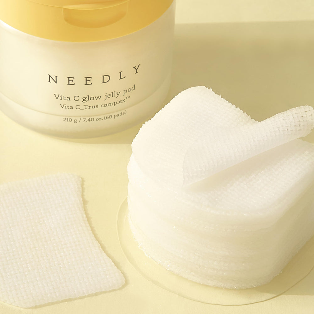 NEEDLY Vita C Glow Jelly Pad — teint plus lumineux et uniforme après utilisation.