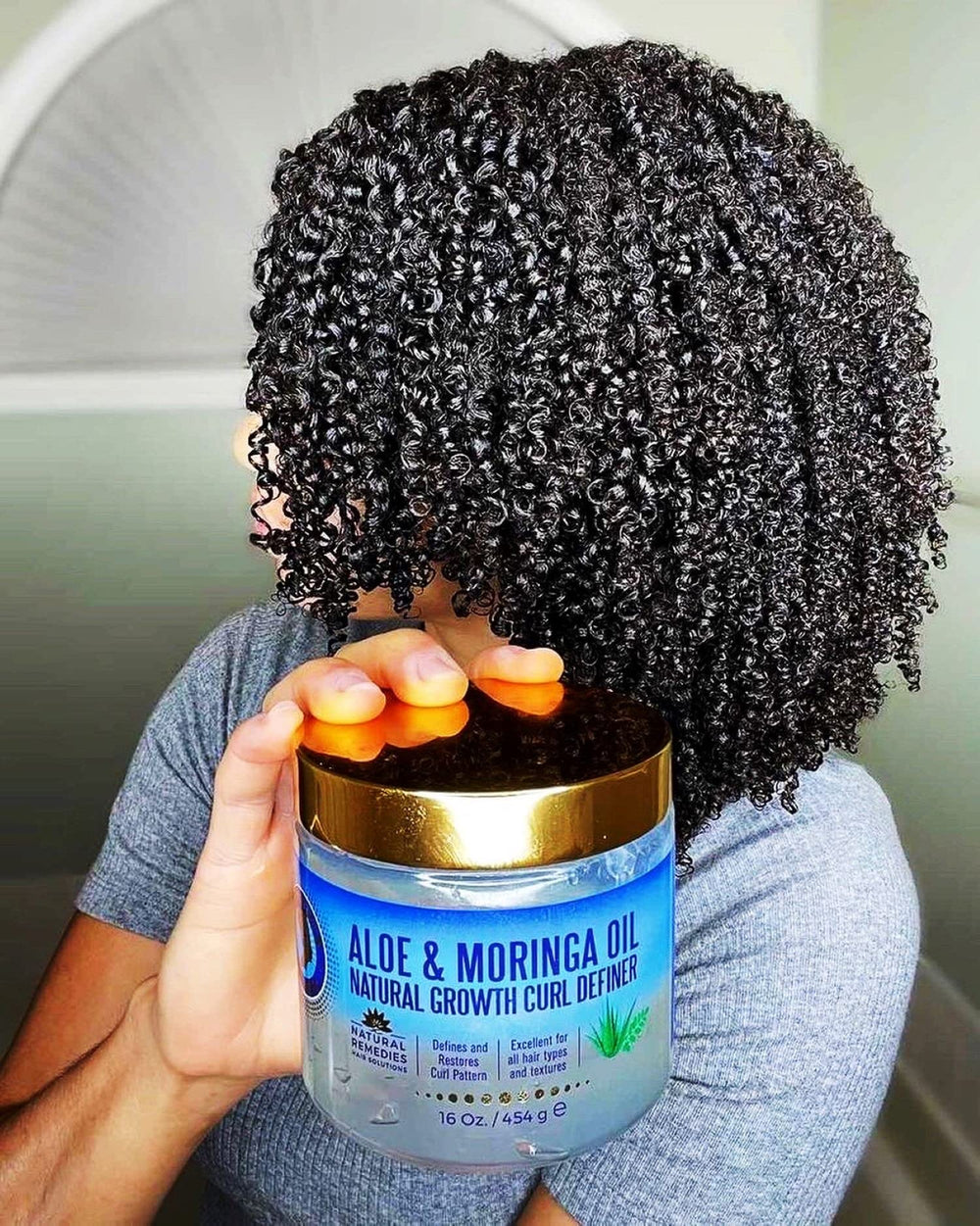 Brillance naturelle et définition améliorée des boucles avec le gel