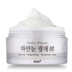 Nella crème tone-up éclat pour une peau hydratée et lumineuse.