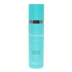 Texture satinée de NEOCUTIS Bio Cream Firm Riche pour une peau lisse.