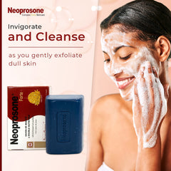 Grains d'abricot exfoliants visibles procurant réveil et peau plus lisse.