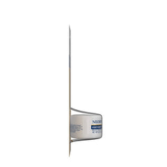Application nocturne Neosporin Lip Health avant le sommeil.