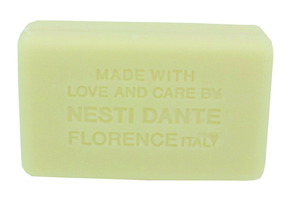 Nesti Dante Frutteto – ingrédients frais et huile d’olive pour nourrir la peau.