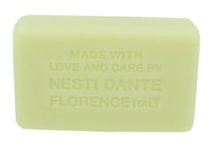 Nesti Dante Frutteto – ingrédients frais et huile d’olive pour nourrir la peau.