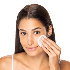 Neutrogena Skin Perfecting Exfoliant Liquide — texture légère et hydratante pour peau sèche.