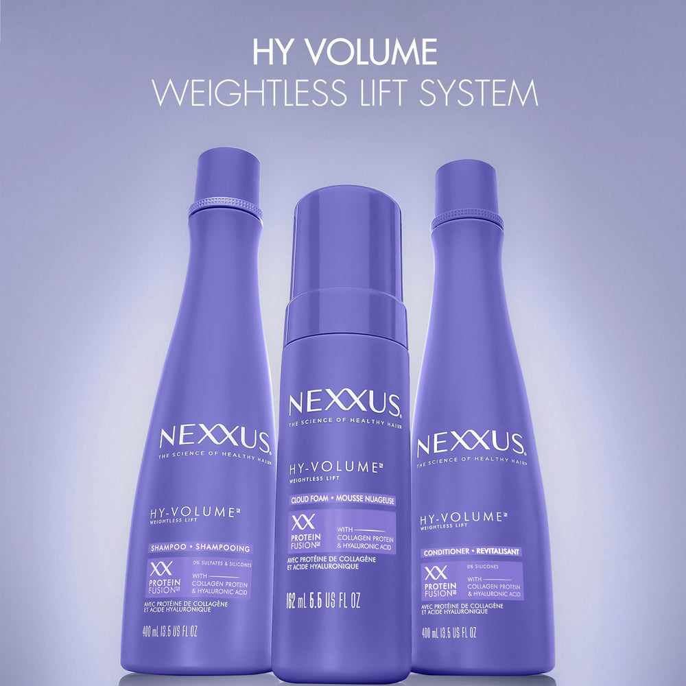 Cheveux brillants et élastiques après l’application de Nexxus HY-VOLUME.