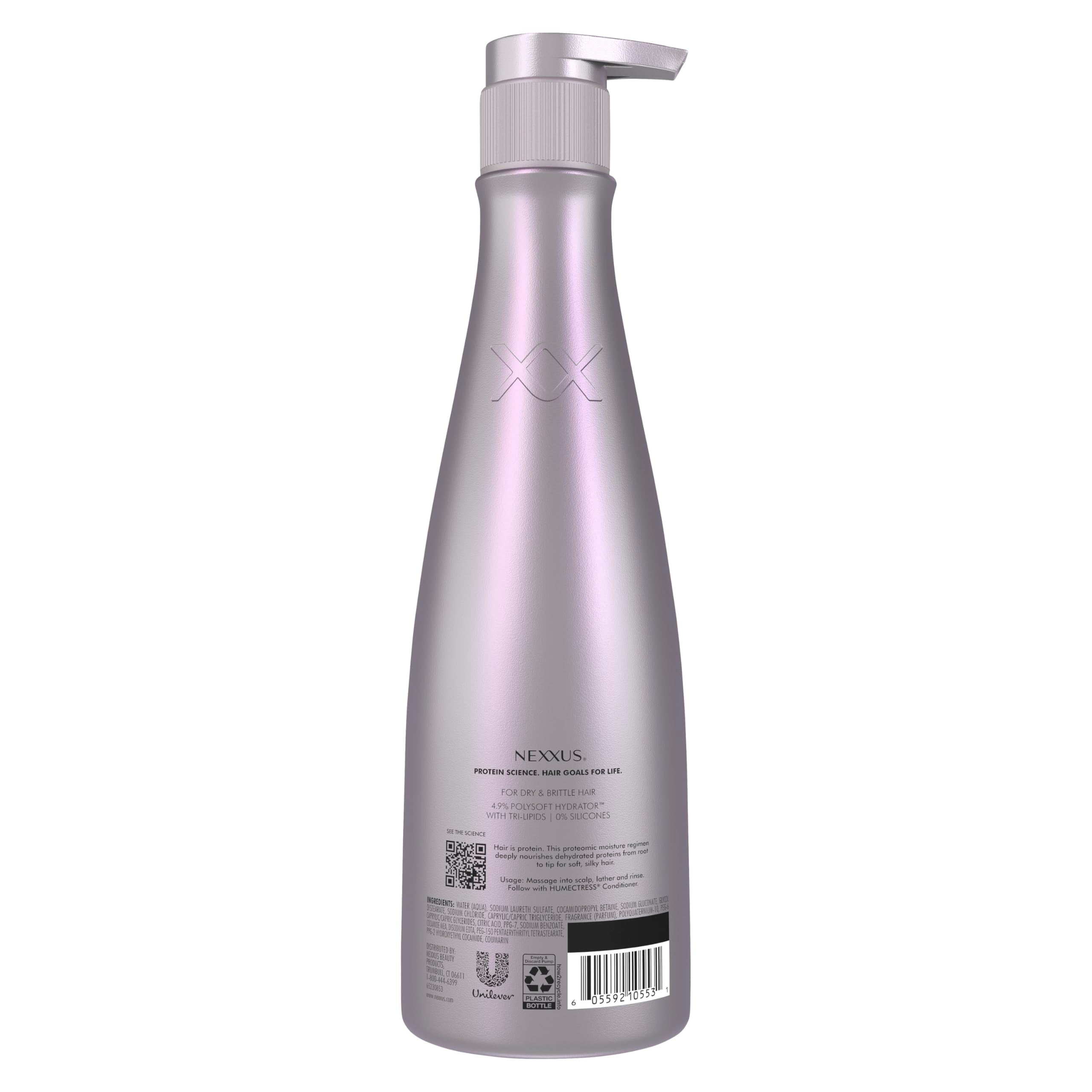 Nexxus Therappe mousse dans la main : lavage en douceur et mousse généreuse.