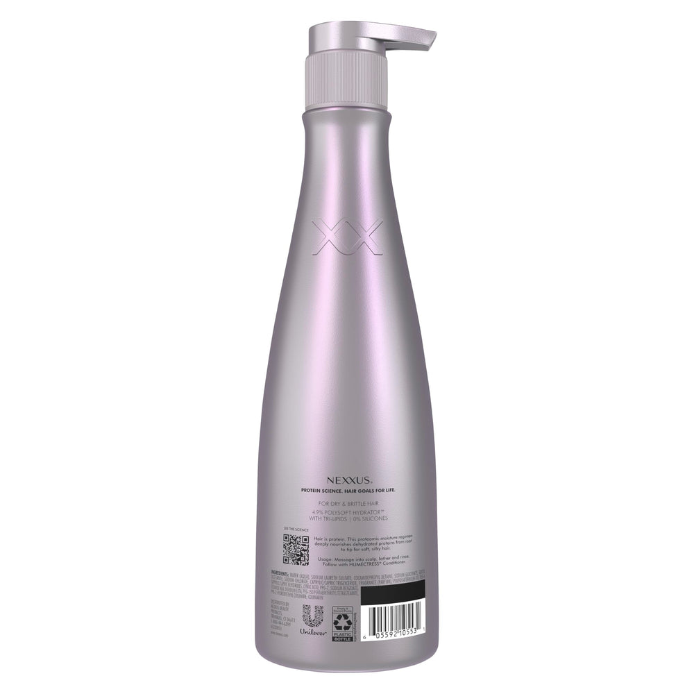 Nexxus Therappe mousse dans la main : lavage en douceur et mousse généreuse.
