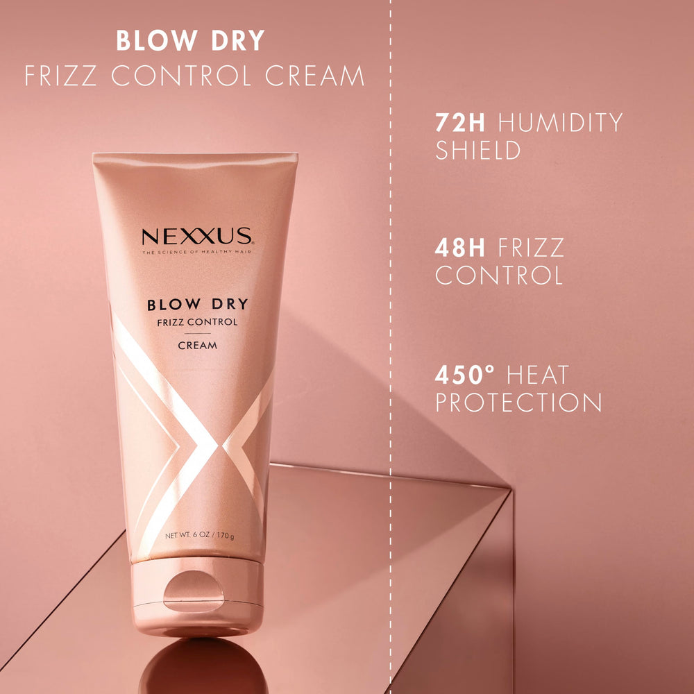 Nexxus Crème de Sèche: application d'une petite quantité sur cheveux humides.
